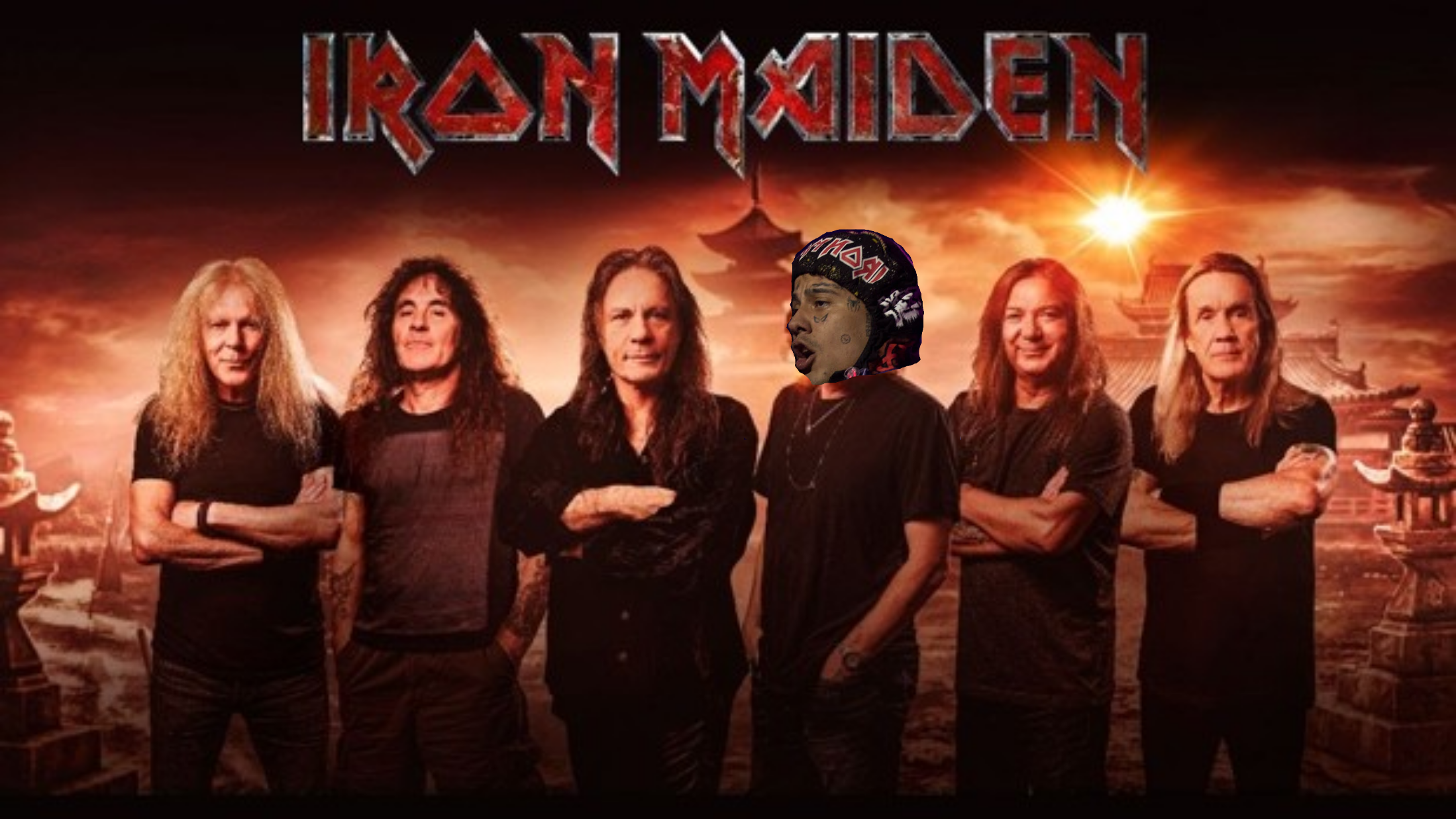 Duki en una foto de Iron Maiden